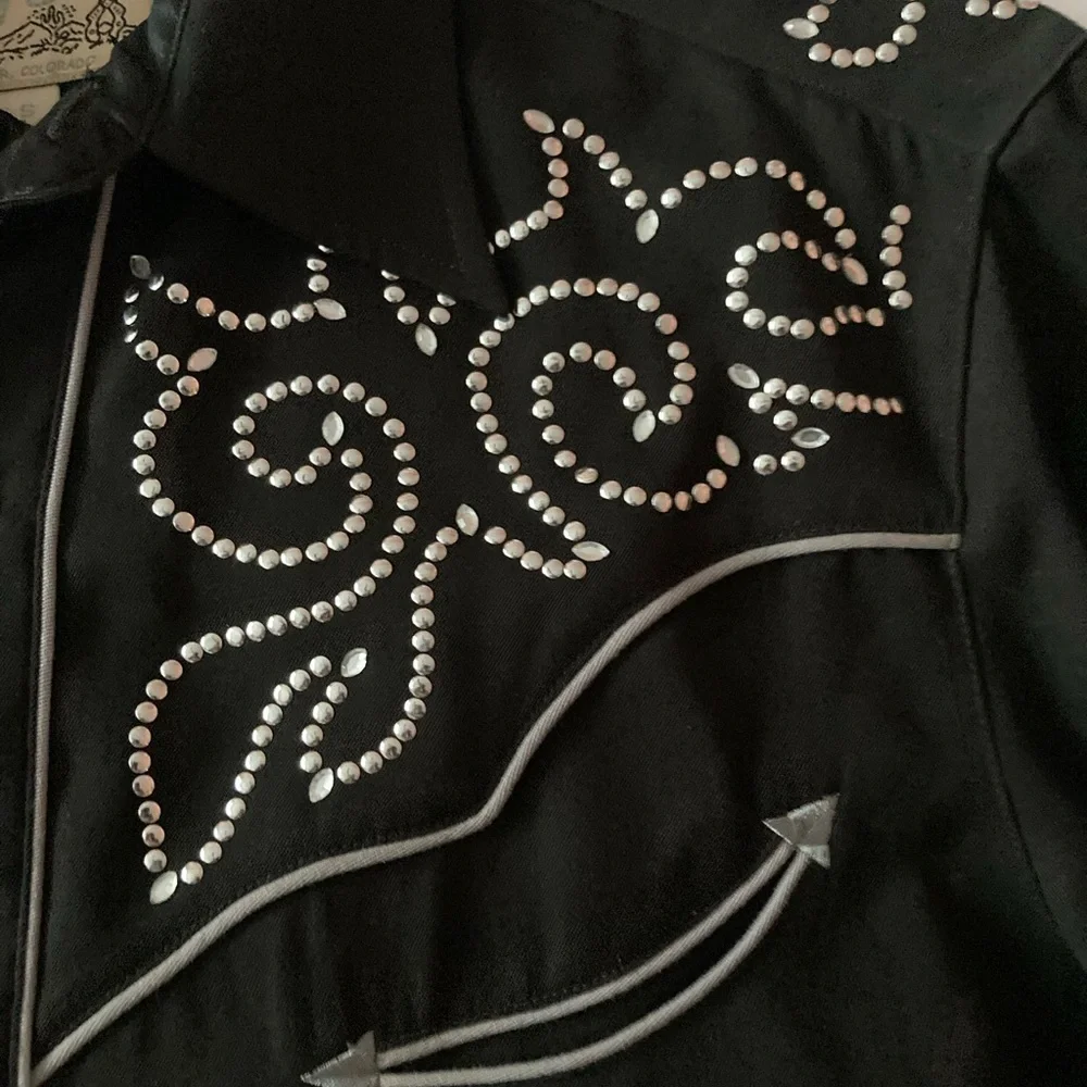 Roper Mens SZ S Black Western long sleeve,silver studded scroll design. - Picture 3 of 11